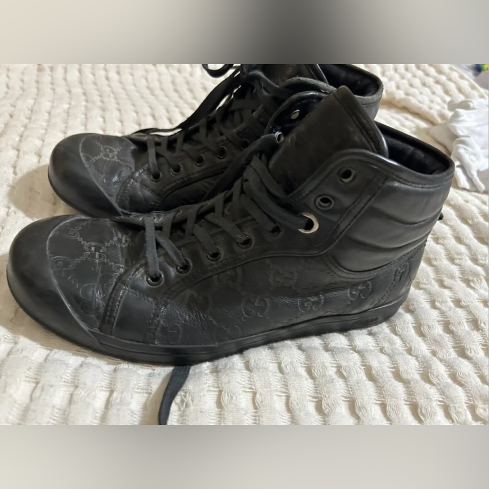 Gucci leather sneakers